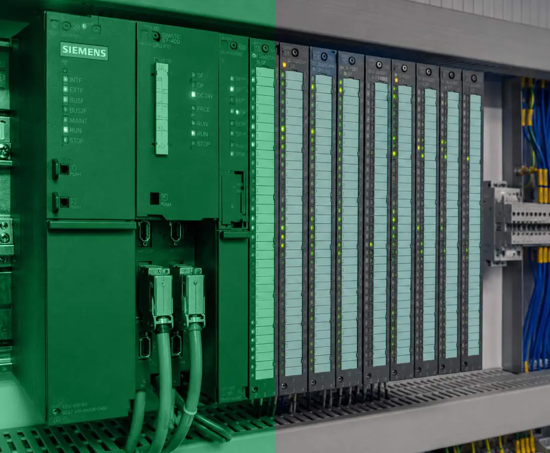 Siemens SIMATIC PCS 7 CPU 410 Controller in Prozessleitsystem-Schaltschrank